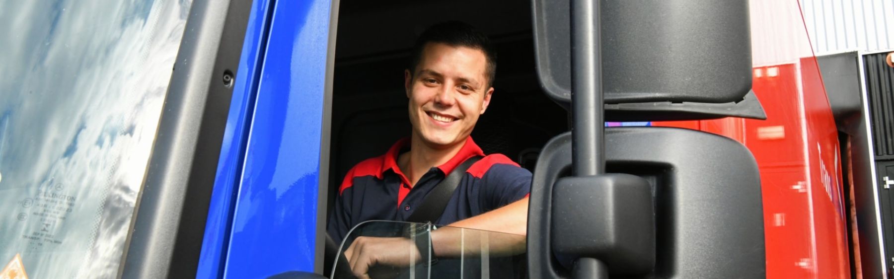 DSC 0803 Robin 1920x600 acf cropped