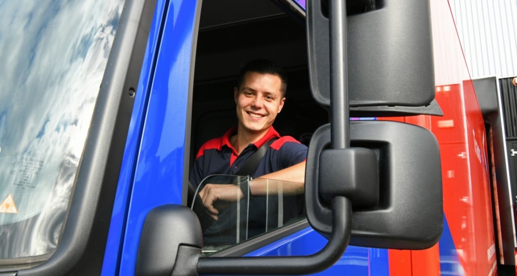 DSC 0803 Robin 1038x555 acf cropped 4