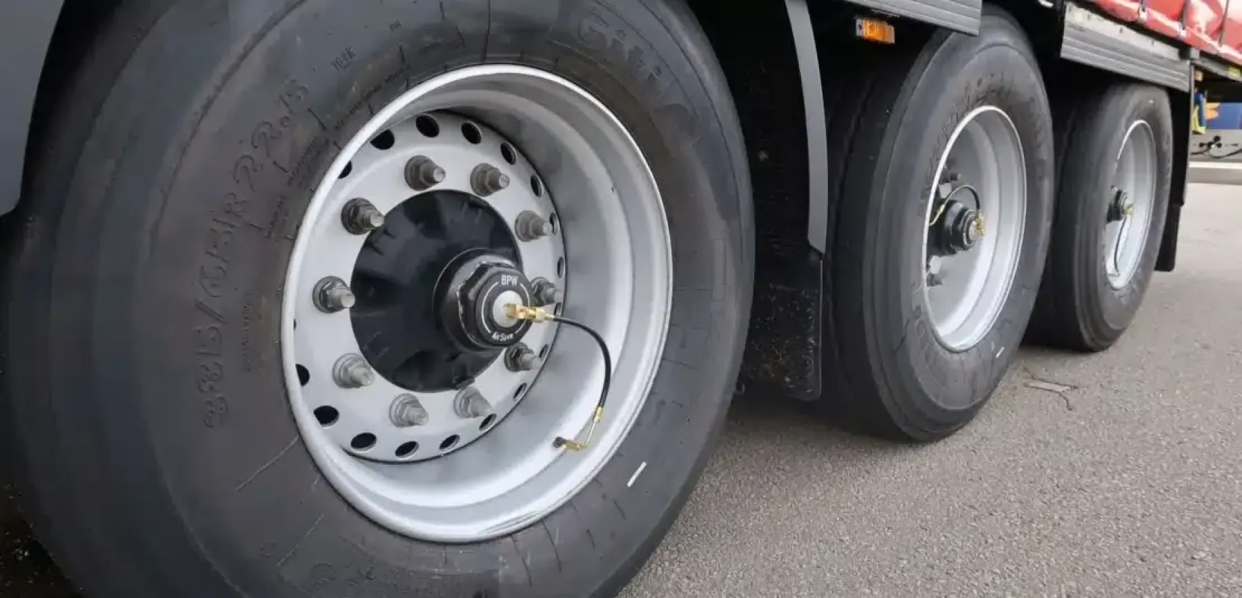 1 close up lrs 1110x535 jpg